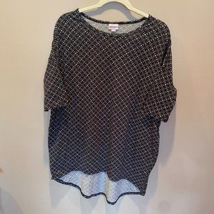 🌟Lularoe womens  Irma Black and White short sleeve shirt - S
